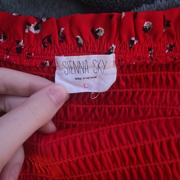 Red dress - Picture 2 of 2